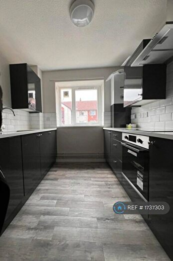 3 Bedroom Flat To Rent In Knights Court, Salford, M5