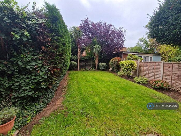 3 Bedroom Maisonette To Rent In Melford Court, London, SE22