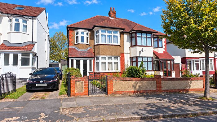 3 Bedroom Semi-Detached House For Sale In Bawdsey Avenue, Newbury Park, IG2