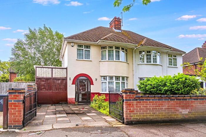 3 Bedroom Semi Detached House For Sale In Elstow Rd, Bedford, MK42