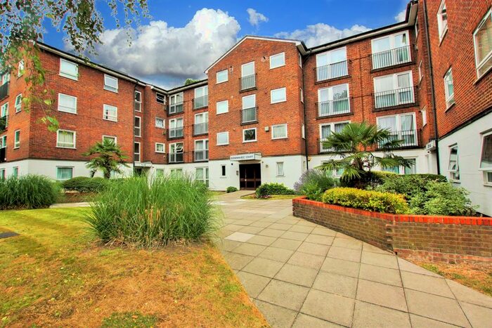 2 Bedroom Flat To Rent In Downhurst Court, Parson Street, Hendon, NW4