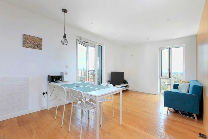 2 Bedroom Flat To Rent In Mapleton Crescent, Wandsworth, London, SW18