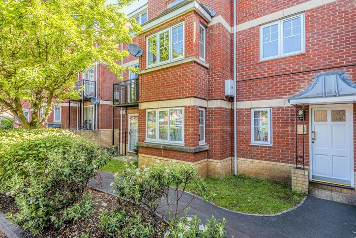 2 Bedroom Flat To Rent In Meyseys Close, Headington, OX3