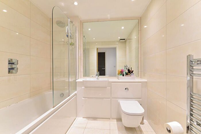 1 Bedroom Flat For Sale In Flambard Way, Godalming, Surrey, GU7