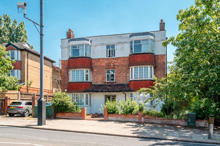 2 Bedroom Flat To Rent In Mitcham Lane, London, SW16