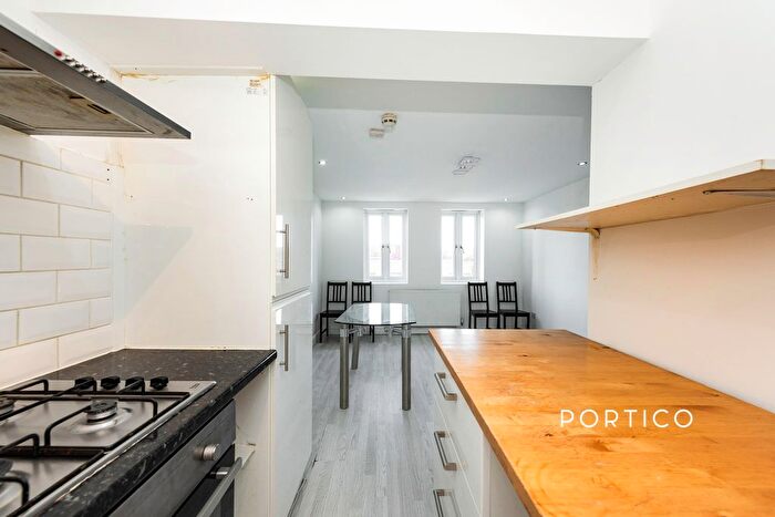 3 Bedroom Flat To Rent In Morden Road, London, SW19