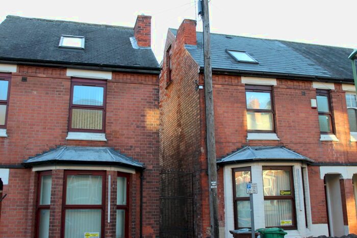6 Bedroom Terraced House To Rent In Bute Avenue, Nottingham, NG7