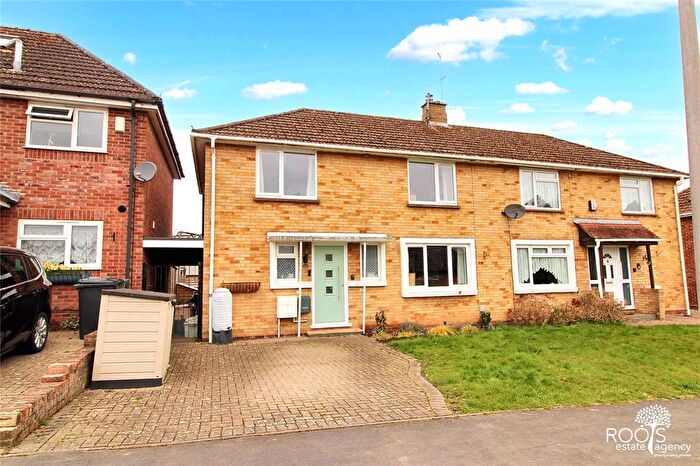 3 Bedroom Semi-Detached House For Sale In Digby Road, Newbury, Berkshire, RG14