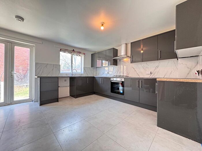 4 Bedroom Detached House To Rent In Crowfoot Close, London, SE28