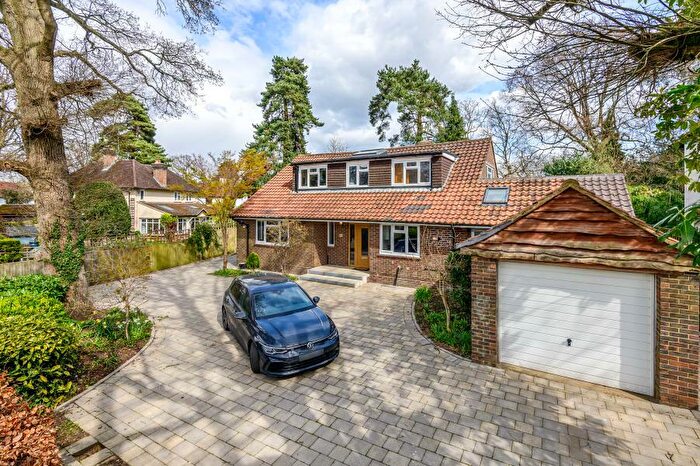 4 Bedroom Detached House To Rent In Woking, GU22