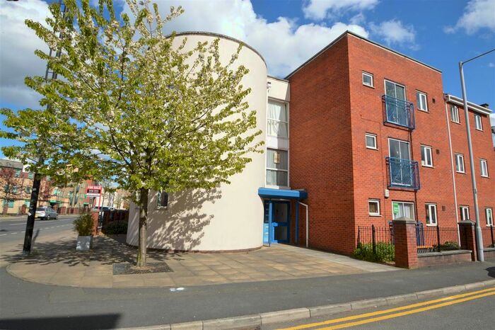 2 Bedroom Flat To Rent In Rolls Crescent, Hulme, Manchester, M15