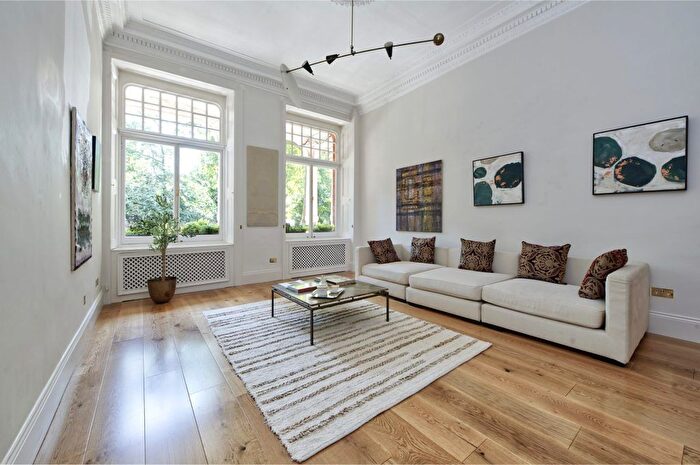 2 Bedroom Flat To Rent In Cadogan Square, Knightbridge, SW1X