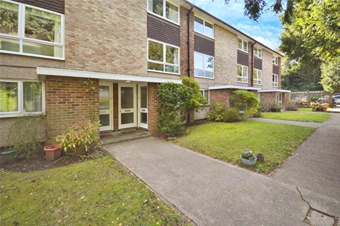 2 Bedroom Maisonette To Rent In Priory Close, Walton-on-thames, Surrey, KT12