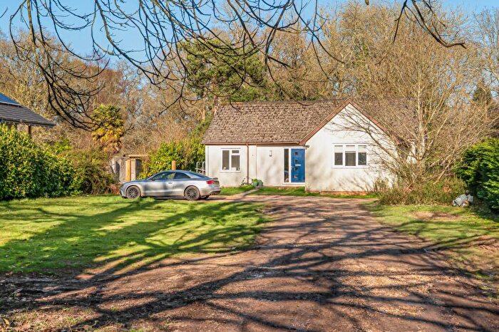 4 Bedroom Bungalow For Sale In Telegraph Lane, Four Marks, Alton, Hampshire, GU34