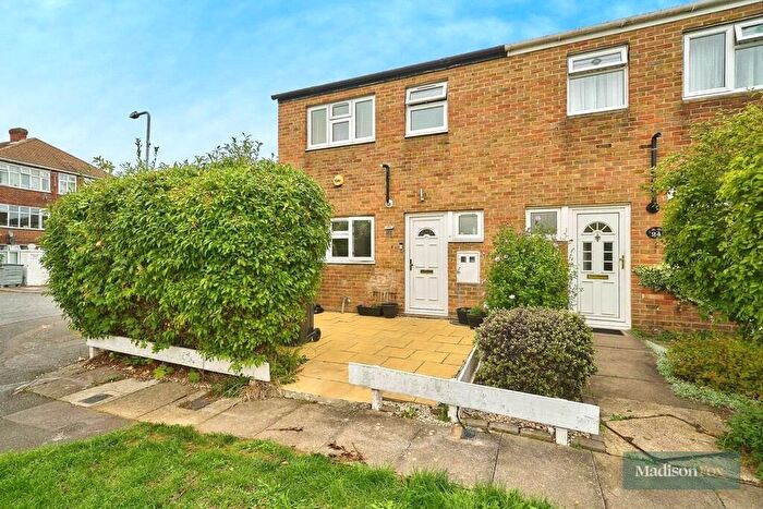 4 Bedroom End Terrace House For Sale In Pershore Close, Ilford, IG2