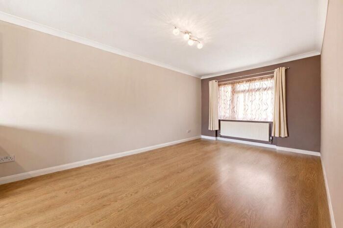 1 Bedroom Apartment To Rent In Westfield Road, Harpenden, Herts, AL5