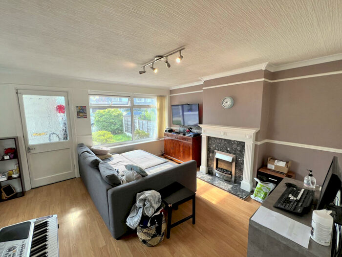 3 Bedroom Semi-Detached House To Rent In Benbecula Way, Manchester, M41