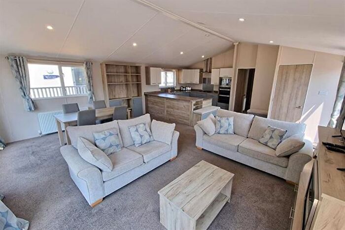 2 Bedroom Park Home For Sale In Field Ln St Helens, Ryde, PO33