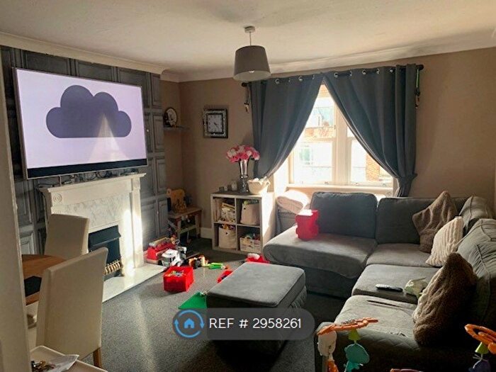 2 Bedroom Flat To Rent In Compton Street, Eastbourne, BN21