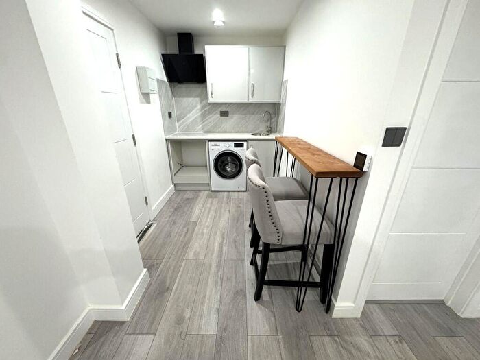 Studio To Rent In Kingston Road, London, KT19