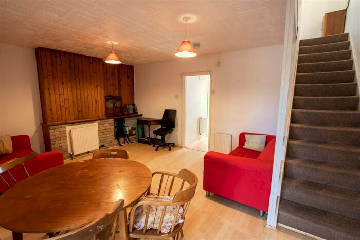 4 Bedroom House To Rent In Lodge Hill Road, Birmingham, B29