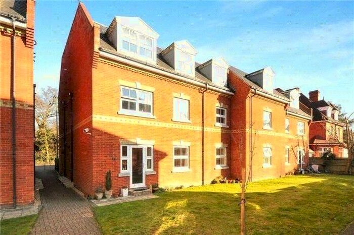 2 Bedroom Flat To Rent In Victoria Mews, St. Judes Road, Englefield Green, Egham, TW20