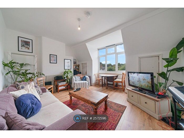 3 Bedroom Flat To Rent In Archway Road, London, N6