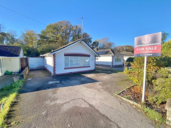 2 Bedroom Detached Bungalow For Sale In Beaufort Avenue, Fareham, PO16