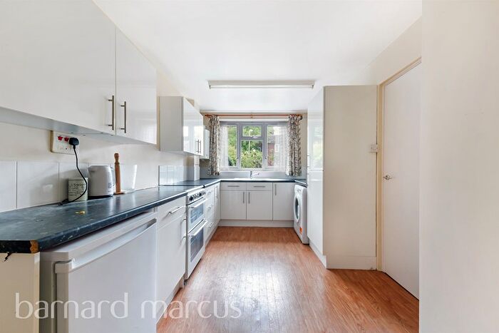 3 Bedroom Maisonette For Sale In Newnes Path, London, SW15
