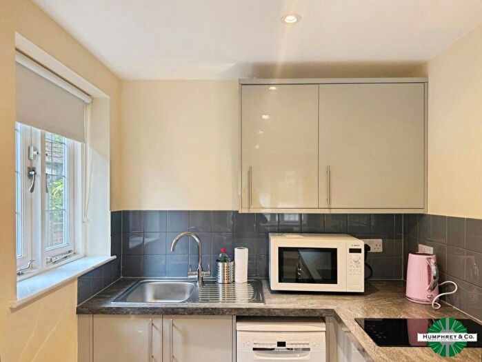 1 Bedroom Detached House To Rent In Harts Grove, Woodford Green, IG8