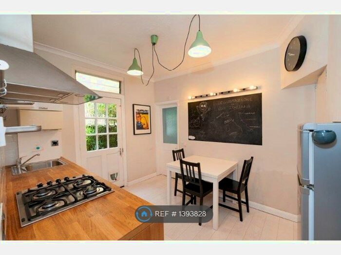 2 Bedroom Maisonette To Rent In Leverson Street, London, SW16