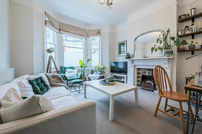 1 Bedroom Flat To Rent In Knoll Road, Wandsworth, London, SW18