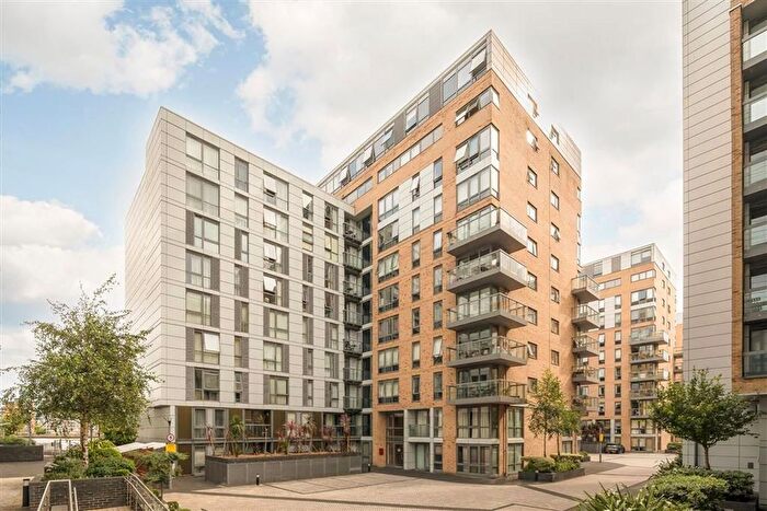 2 Bedroom Flat To Rent In Dowells Street, Greenwich, SE10