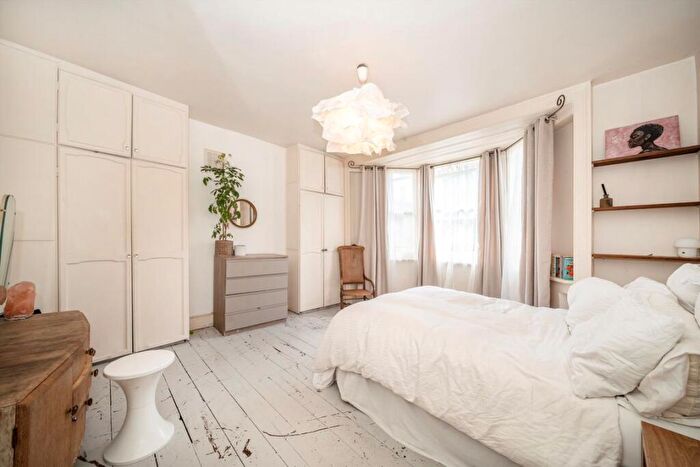 3 Bedroom Flat For Sale In Moulins Road, Homerton, E9 - Photo 7