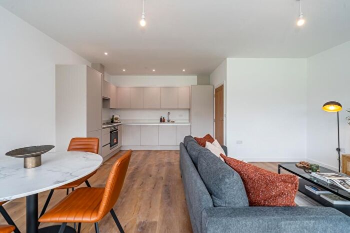 3 Bedroom Flat To Rent In London, CR0