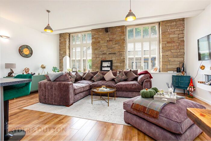 2 Bedroom Flat For Sale In Tamewater Court, Dobcross, Saddleworth, OL3