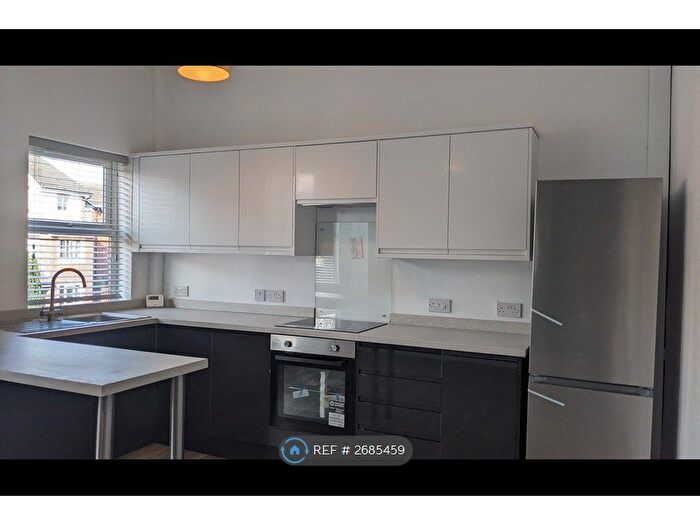 2 Bedroom Flat To Rent In Osborne Road, Manchester, M19