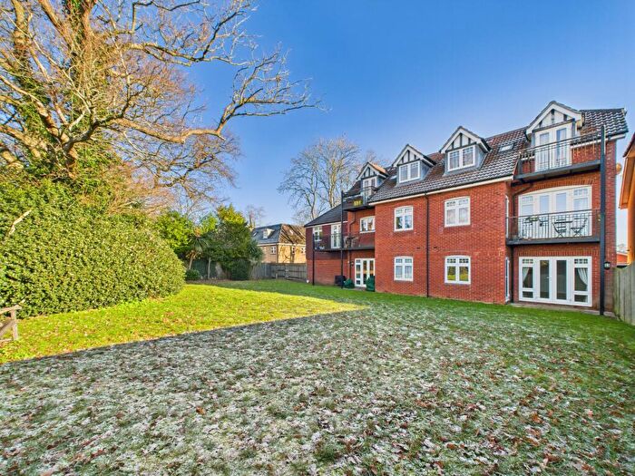 2 Bedroom Flat For Sale In Malyns Way, Tilehurst, Reading, RG31