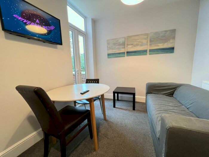 2 Bedroom Apartment To Rent In A Lees Hill Street, Nottingham, NG2