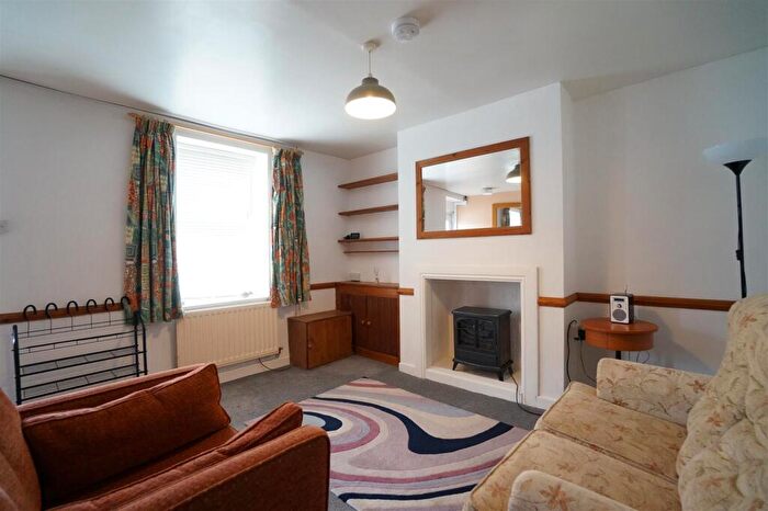 2 Bedroom House To Rent In Field Street, Bangor, LL57