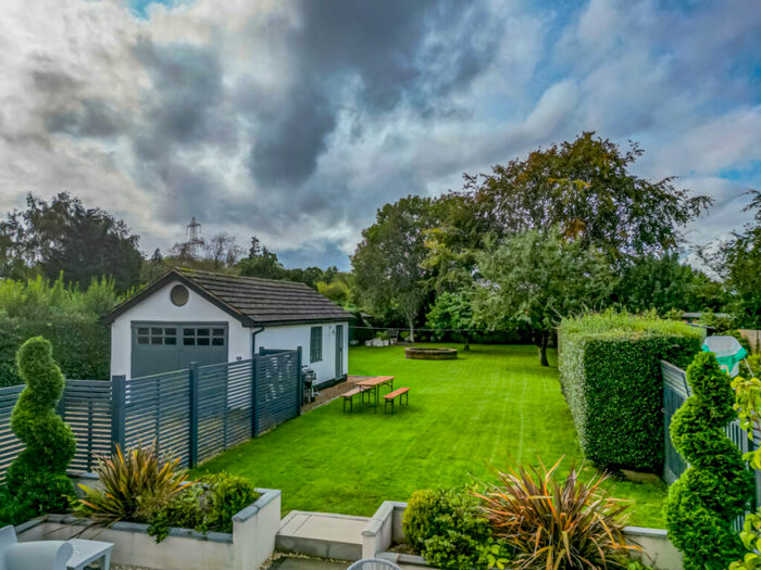 4 Bedroom Semi-Detached House For Sale In Hadlow Road, Neston, CH64