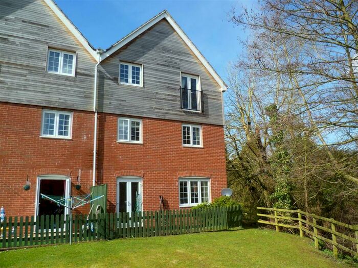 2 Bedroom Flat To Rent In Marina View, Fazeley, Tamworth, B78