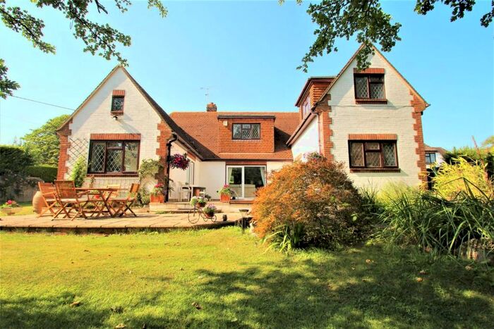 4 Bedroom Detached House For Sale In The Hatch, Burghfield Village RG30