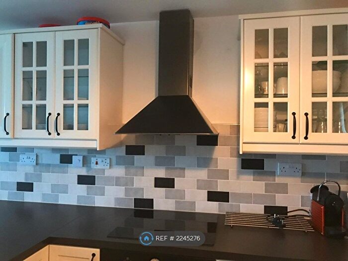 2 Bedroom Flat To Rent In High Court, Matlock, DE4