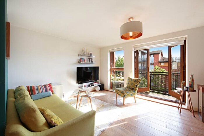 2 Bedroom Flat For Sale In Clarke Close, Innerd Court, CR0
