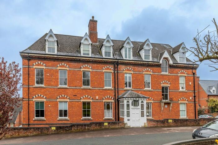 3 Bedroom Flat To Rent In Riverdale Apartments, Church Road, Newnham-On-Severn, GL14