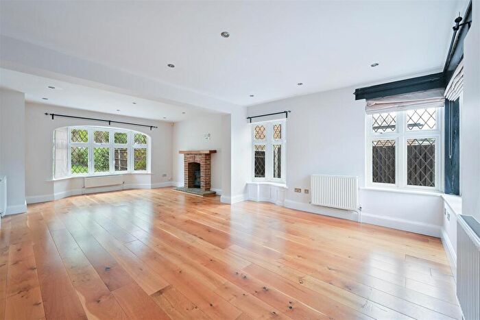 5 Bedroom Detached House To Rent In Longdown Lane North, Epsom, KT17