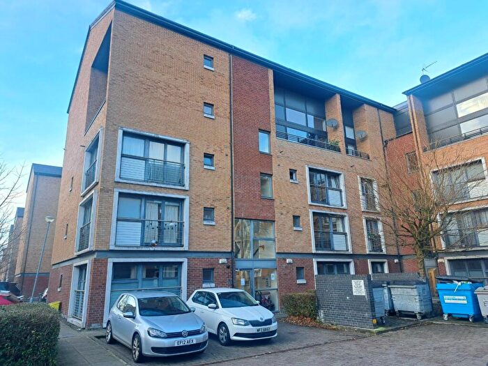 2 Bedroom Flat To Rent In Minerva Way, Glasgow, G3