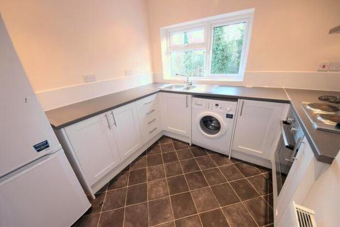 2 Bedroom Flat To Rent In Southway, Guildford, GU2