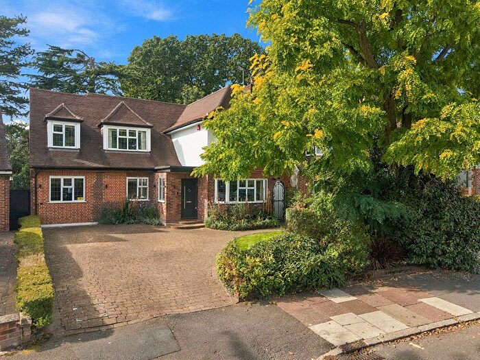5 Bedroom Detached House To Rent In Dorset Drive, Edgware, HA8